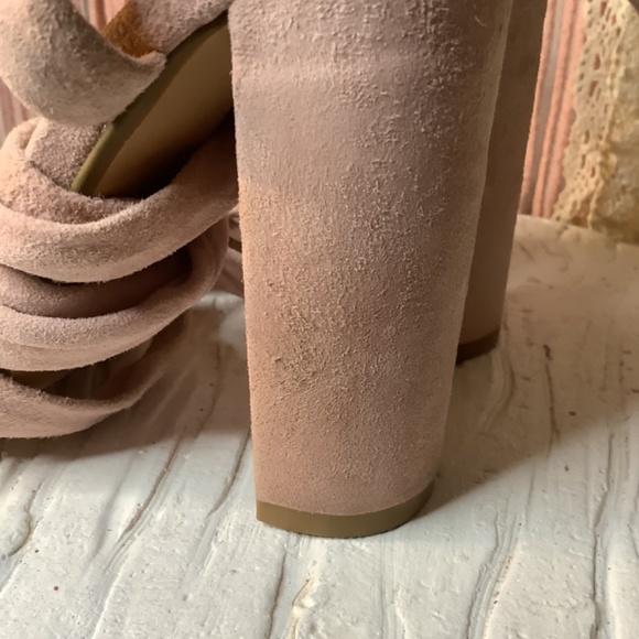 STEVE MADDEN “CHRISTEY” Soft Pink Suede Wrap Open Toe Heels Size 5.5 - Picture 3 of 9